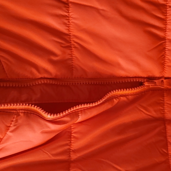 Old Navy sleeveless vest puffer - Picture 3 of 4